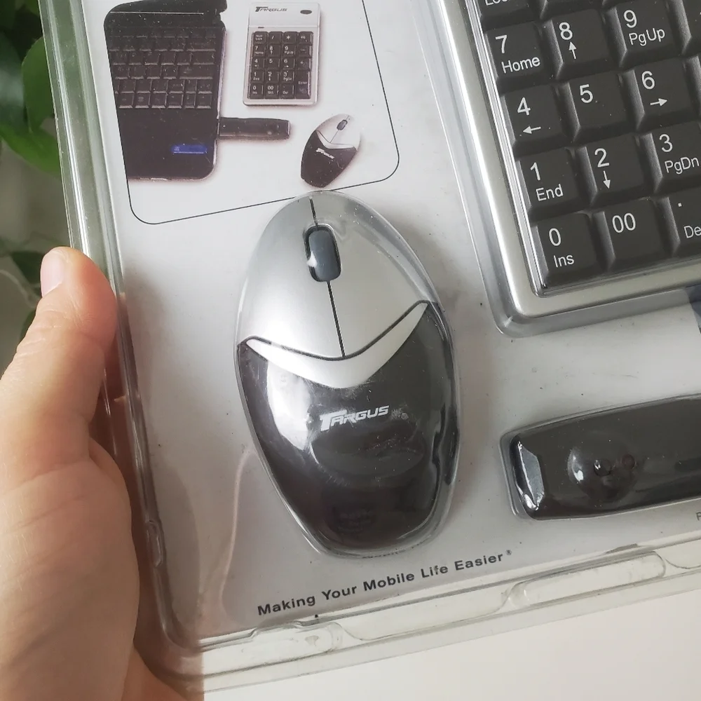 Targus Black and Silver Wireless Keypad and Mouse Combo NEW
